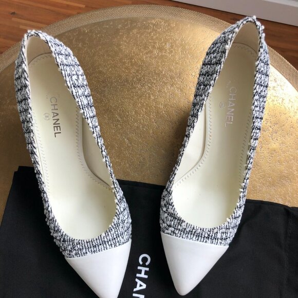 Chanel black white tweed leather heels metal logo pump - Picture 5 of 13